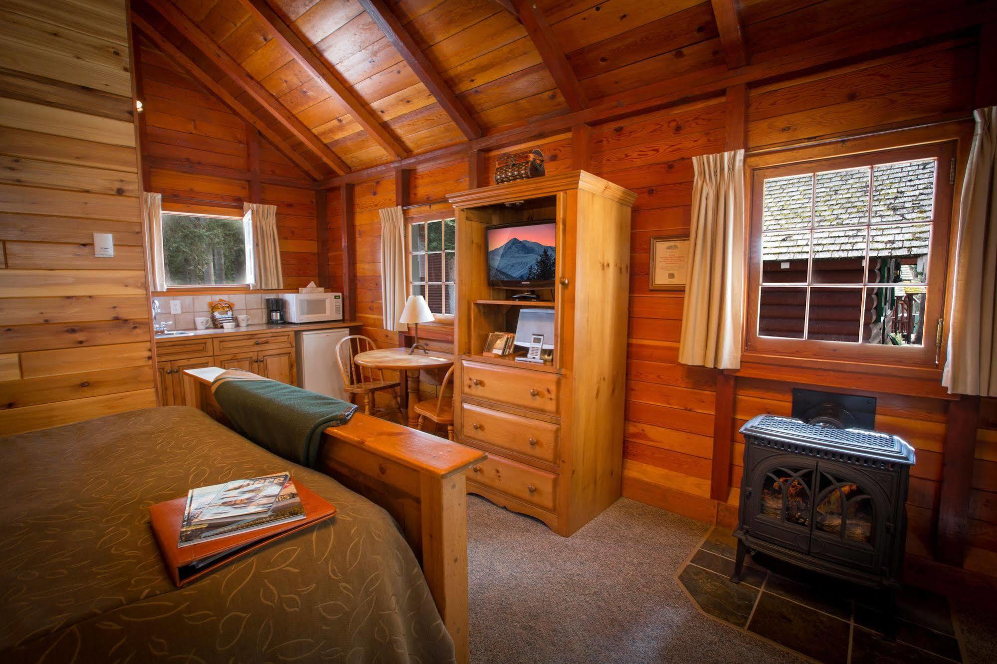 Paradise Lodge And Bungalows Lago Louise Exterior foto